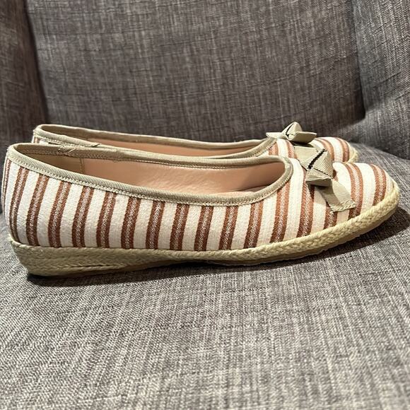 NWOT Beacon Fashion and Fit Espadrilles Jute Wedge Shoes 8.5M tan cream striped - Picture 2 of 11